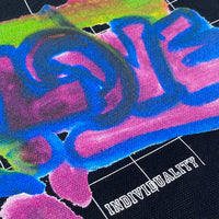 LOVE グラフィック ポーチ